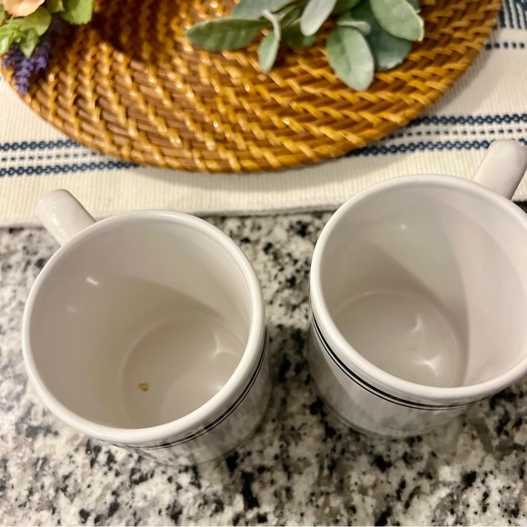 Gibson Disney Vintage Mickey Mouse Coffee Mug Set‎ of 2 Classic White Black Red - Picture 3 of 5